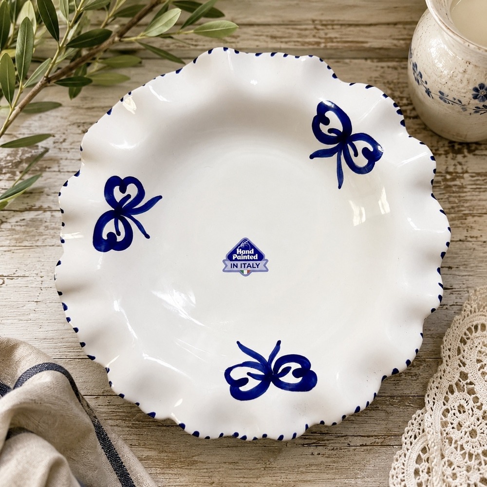 La Ceramica d Italia Hand Painted Stoneware Plate White Blue Bows Scalloped 9in